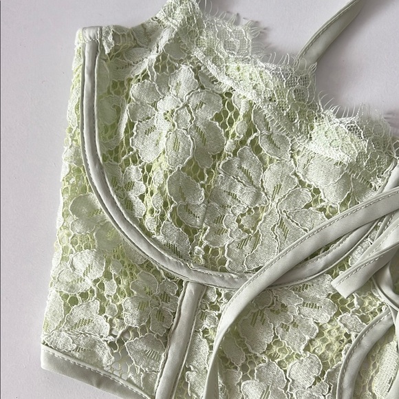 Pretty Little Thing Lace Bralette Green - Picture 2 of 9